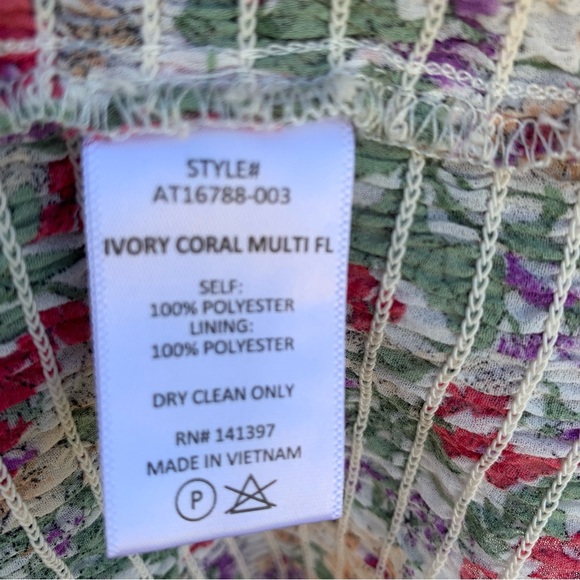 ASTR The Label Fluter Sleeve Ivory Coral Multi Floral Smocked Top Women Size L - Picture 16 of 16